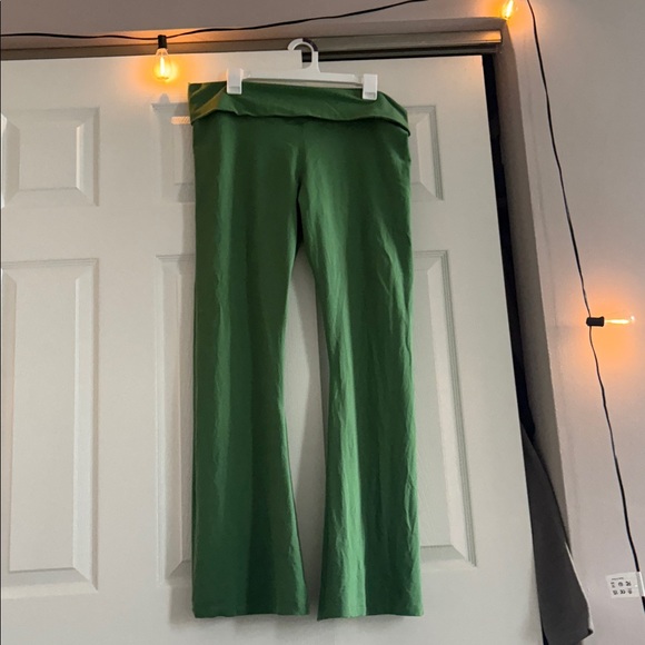 PINK Victoria's Secret Kelly Green Yoga Pants - Picture 3 of 6